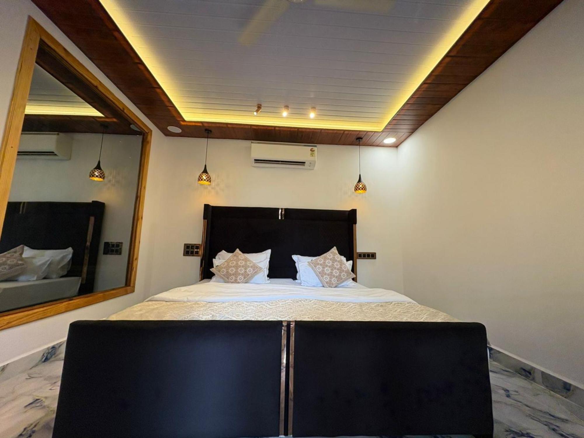 The Charming Nights Hotel ปาโลเลม ภายนอก รูปภาพ