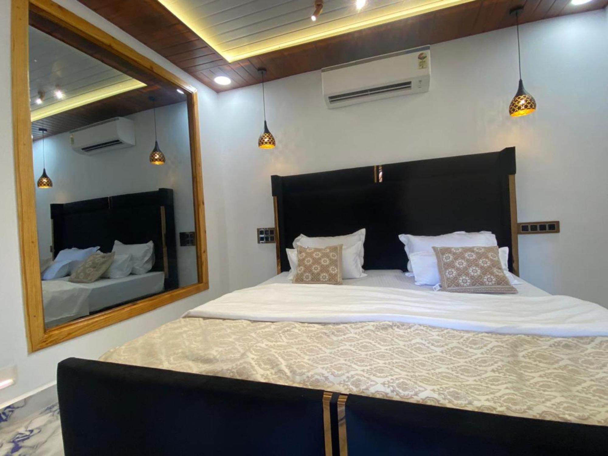 The Charming Nights Hotel ปาโลเลม ภายนอก รูปภาพ