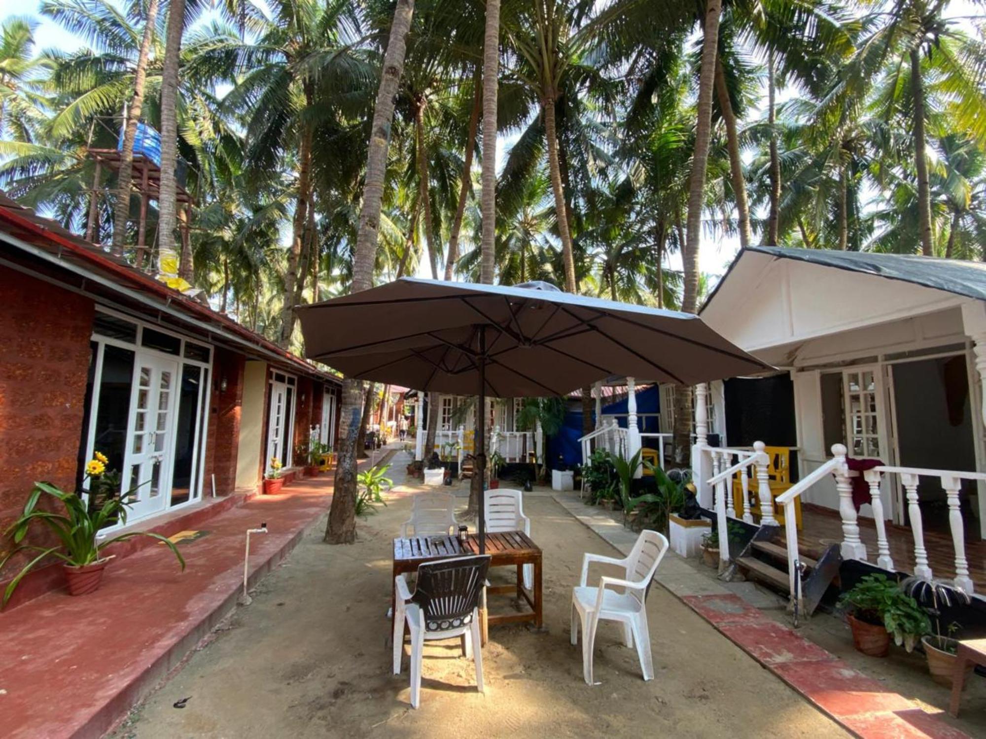 The Charming Nights Hotel ปาโลเลม ภายนอก รูปภาพ