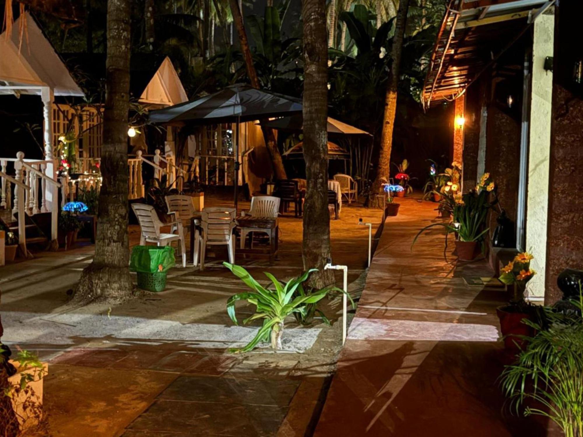 The Charming Nights Hotel ปาโลเลม ภายนอก รูปภาพ