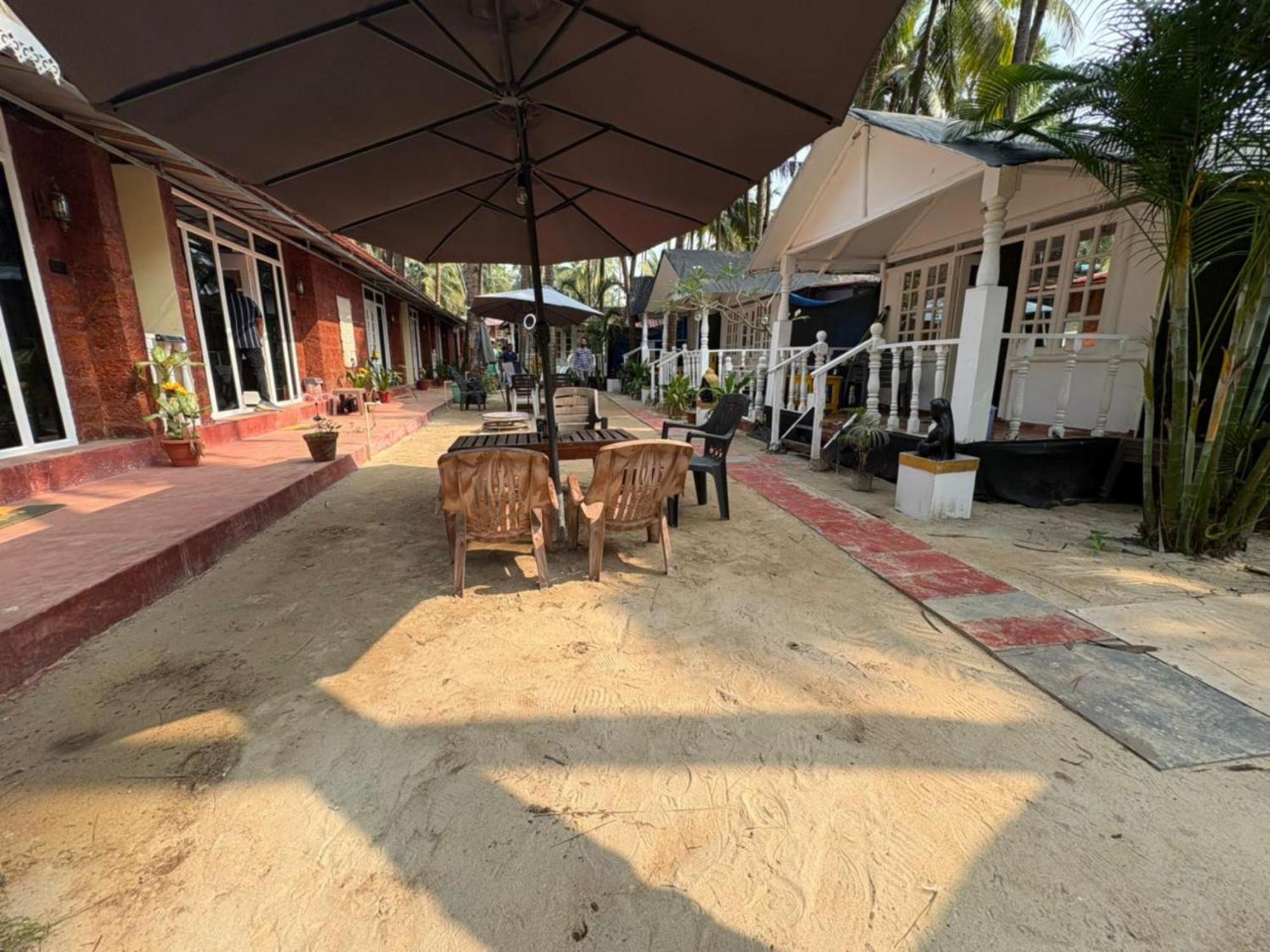 The Charming Nights Hotel ปาโลเลม ภายนอก รูปภาพ