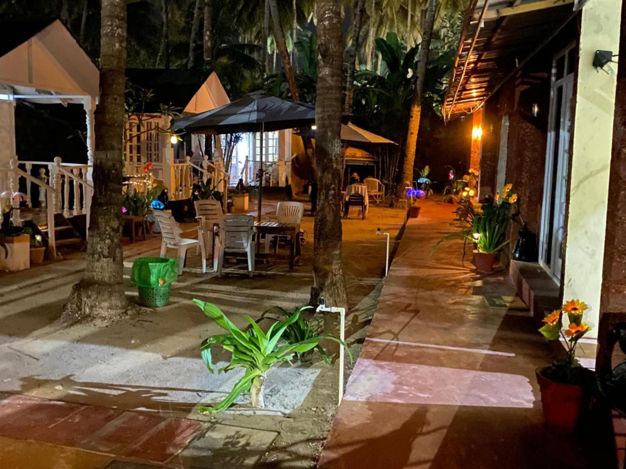 The Charming Nights Hotel ปาโลเลม ภายนอก รูปภาพ