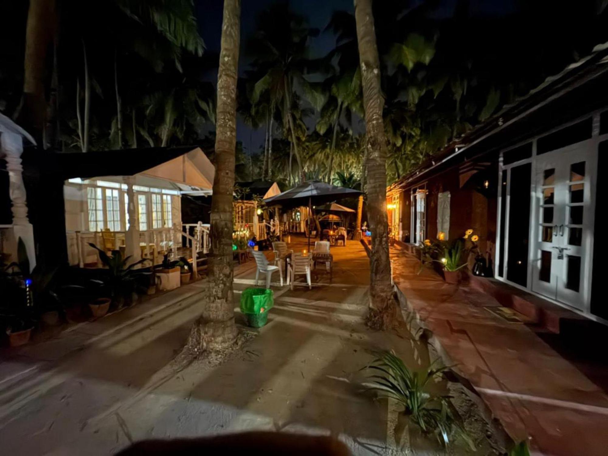 The Charming Nights Hotel ปาโลเลม ภายนอก รูปภาพ